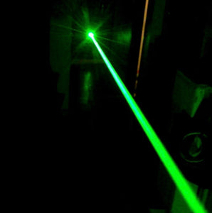 1w powerful green laser beam night high power burning lazer strong astronomy stars