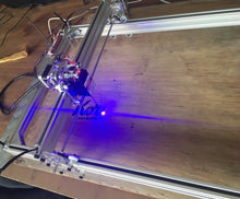 Laden Sie das Bild in den Galerie-Viewer, 5000mW Blau Lasergravurmaschine 5 Watt CNC Cutter DIY 40cm x 50cm